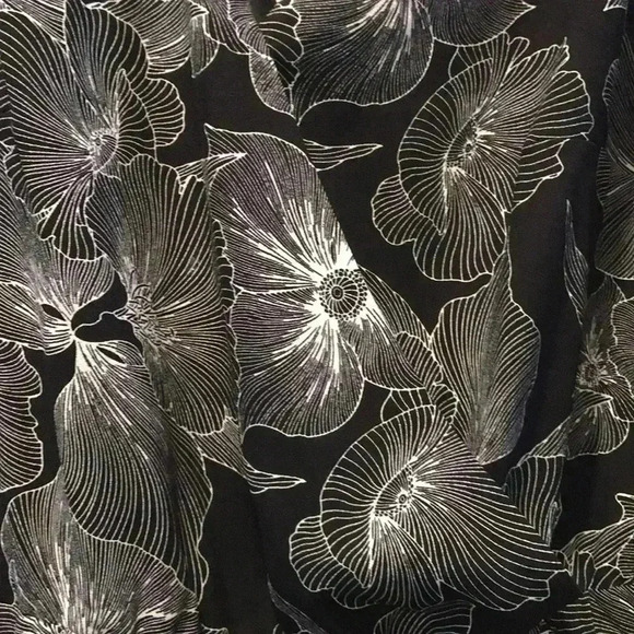 Loft Outlet Abstract Floral Black White Sleeveless Romper Size LP - Picture 4 of 7